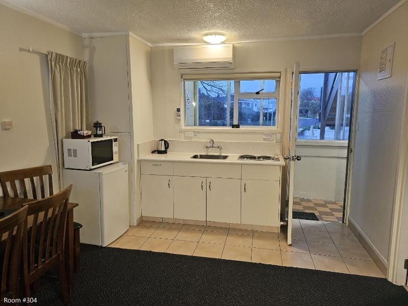 Tui Oaks Motel - image 38