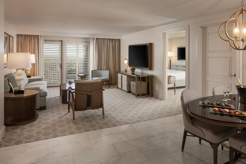 Luxury Family King Suite with Balcony image 3