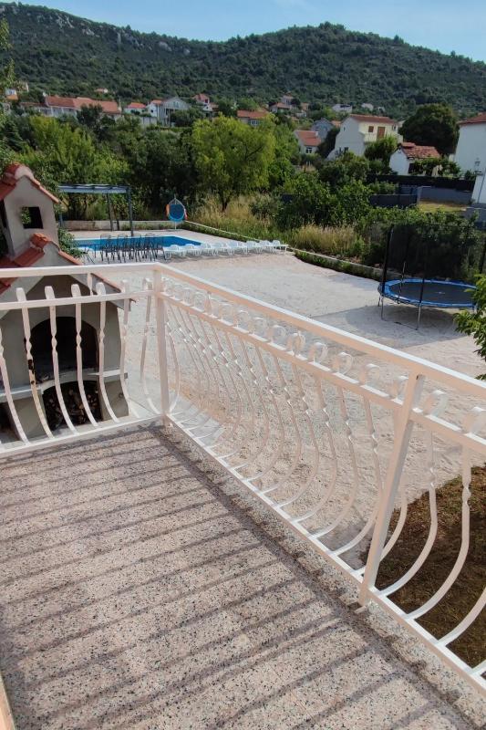 Two-Bedroom Apartment with Balcony and Sea View image 4