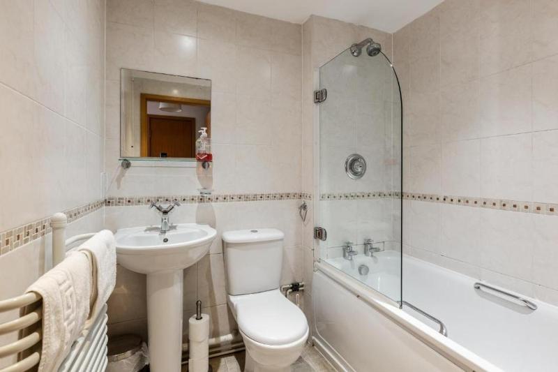 One-Bedroom Apartment image 1
