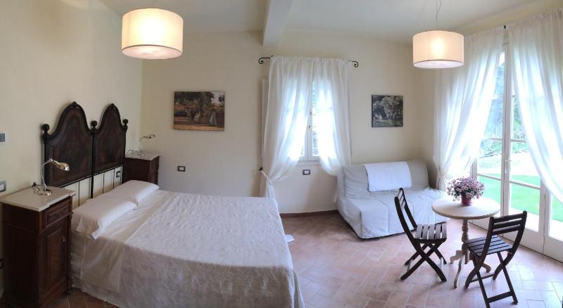 Quadruple Room with Garden View image 3