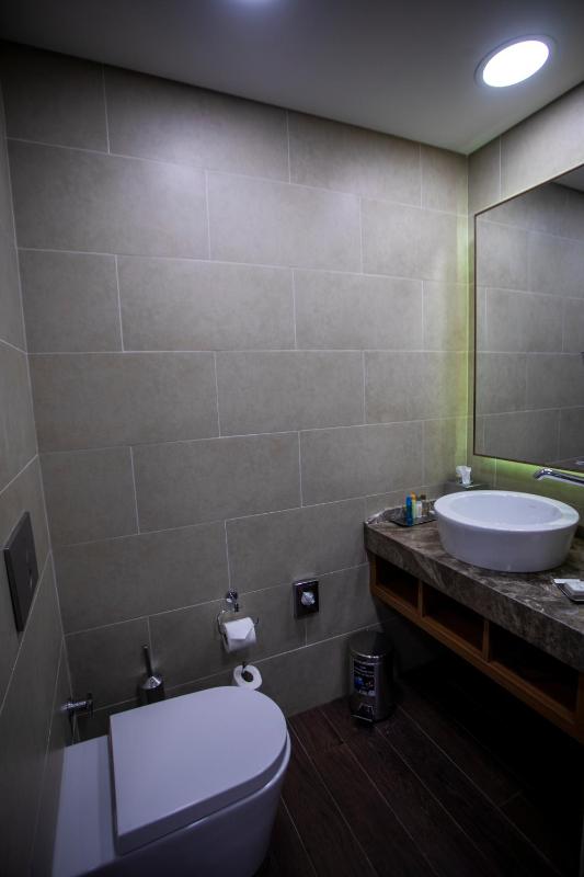 Twin Room image 4