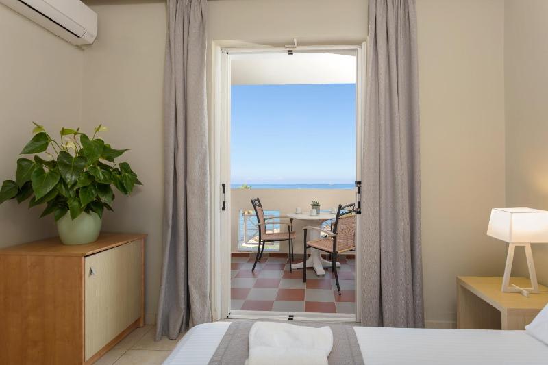 Two-Bedroom Apartment with Sea View (4 Adults) image 1