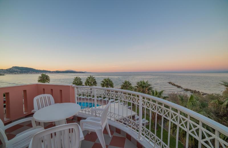 Two-Bedroom Apartment with Sea View (4 Adults) image 4