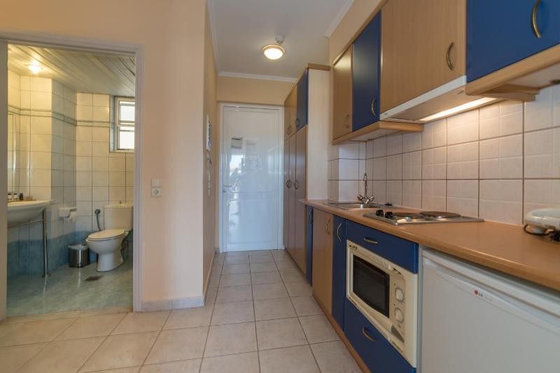 Studio with Partial Sea View (2 Adults) image 4