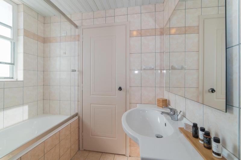 Two-Bedroom Apartment with Garden View (4 Adults) image 4
