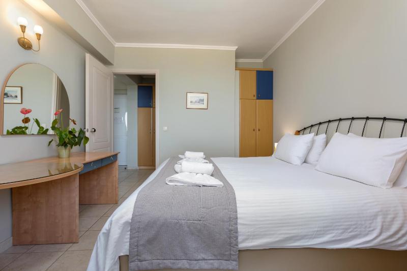 Two-Bedroom Apartment with Side Sea View - Disability Access image 1