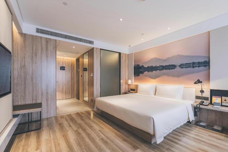 Elegant Double Room image 1