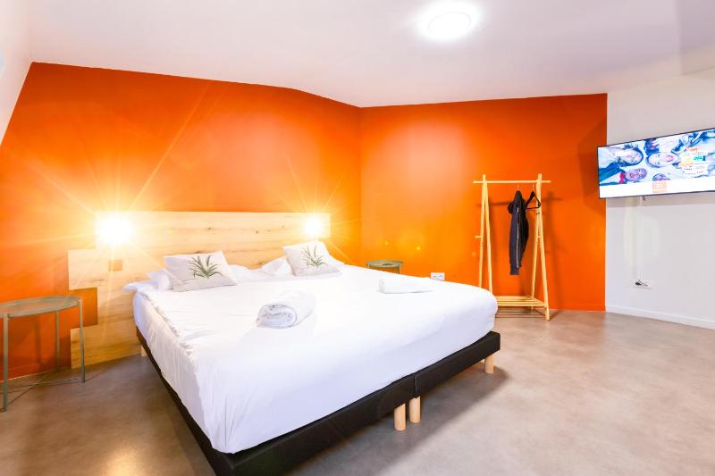 Deluxe Family Room image 3