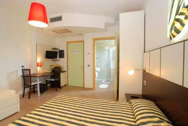 Triple Room image 2