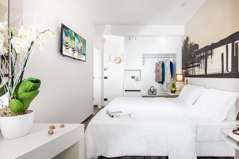 Double Room image 3