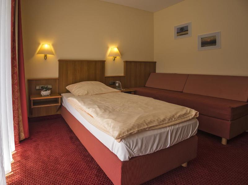 Standard Single Room image 2