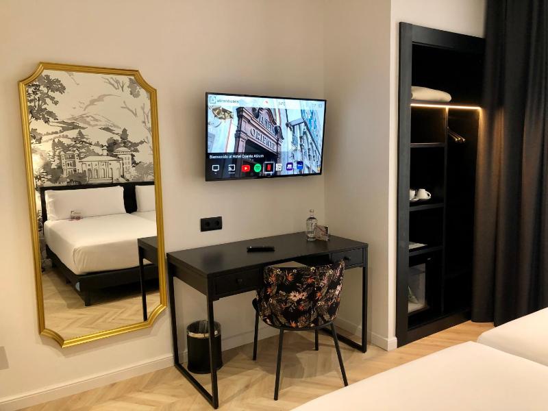 Superior Room with City View image 3