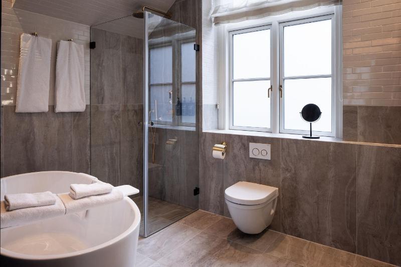 Signature Suite image 3