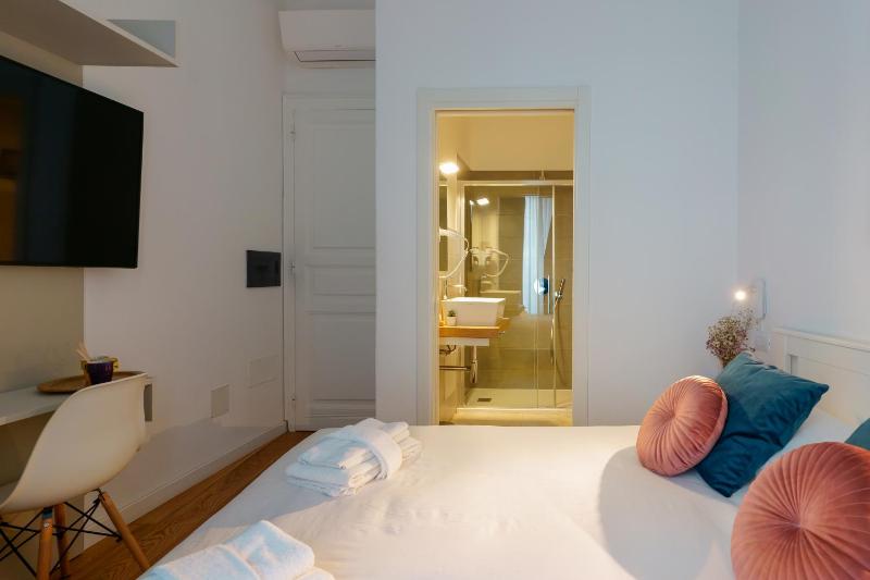 Economy Double Room image 2
