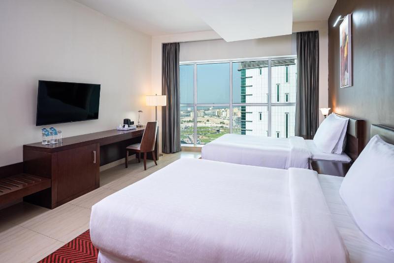 Executive room, Guest room, 2 Queen, Skyline view image 1