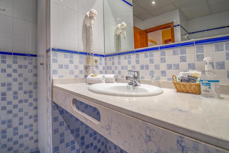 One-Bedroom Apartment image 3