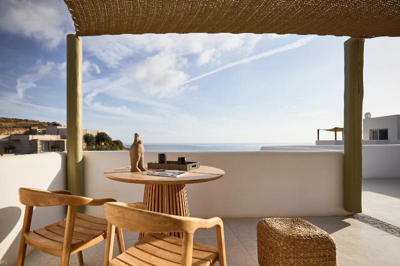 Deluxe Suite with Sea View and Hot-Tub image 3