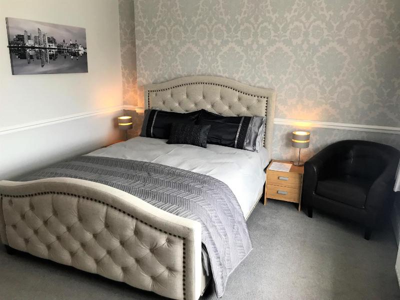 Deluxe King Room image 1