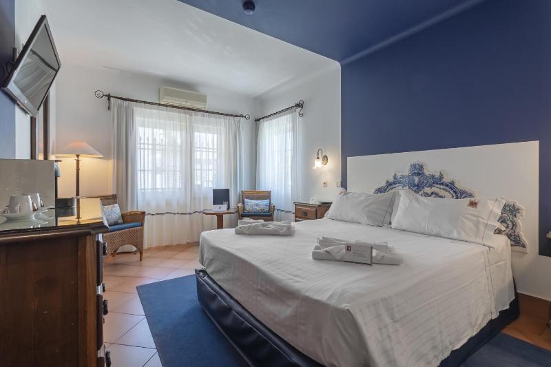 Double Room / Twin with City View - Main House image 3