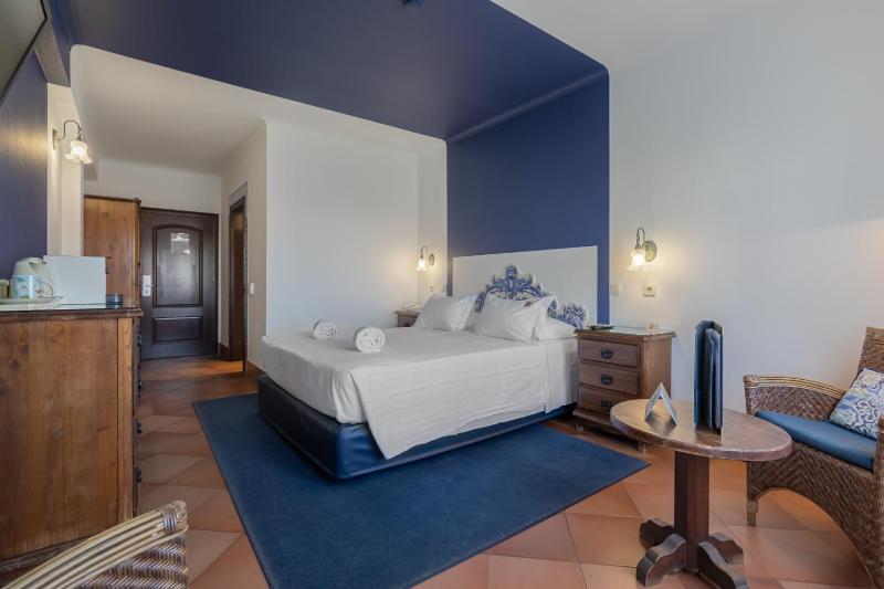 Double Room / Twin with Pool or Garden View - Main House image 3