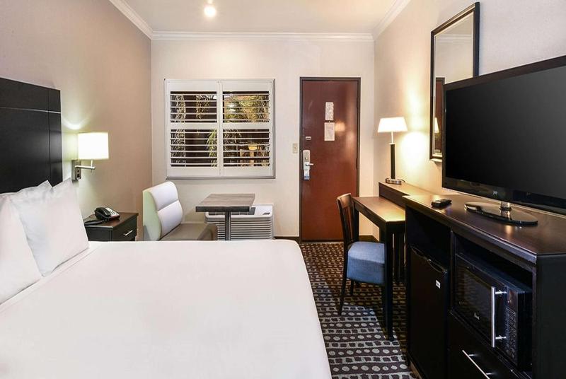 King Room - Non-Smoking image 2