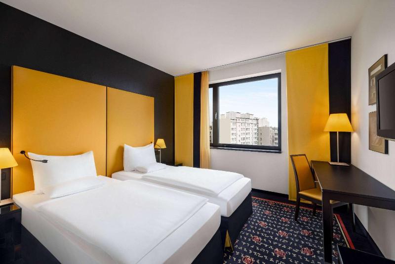Executive Twin Room image 4