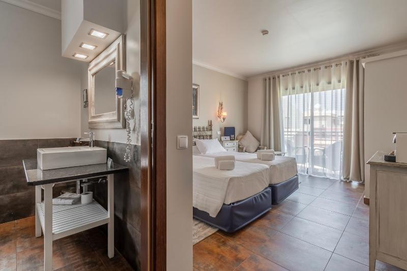 Standard Double or Twin Room with Garden View - Guesthouse image 4
