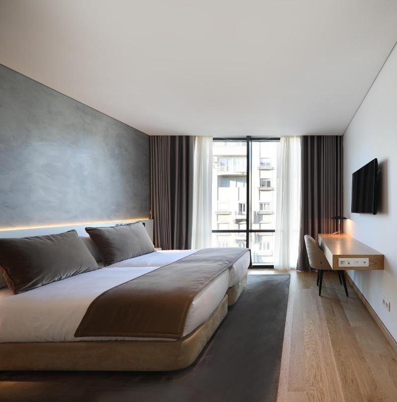 Superior Double Room with City View image 1