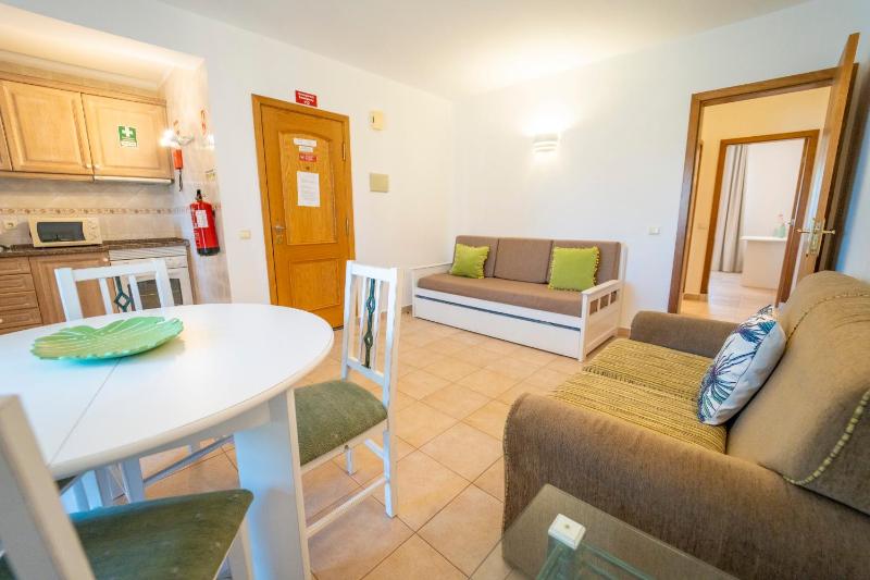 One-Bedroom Apartment image 3