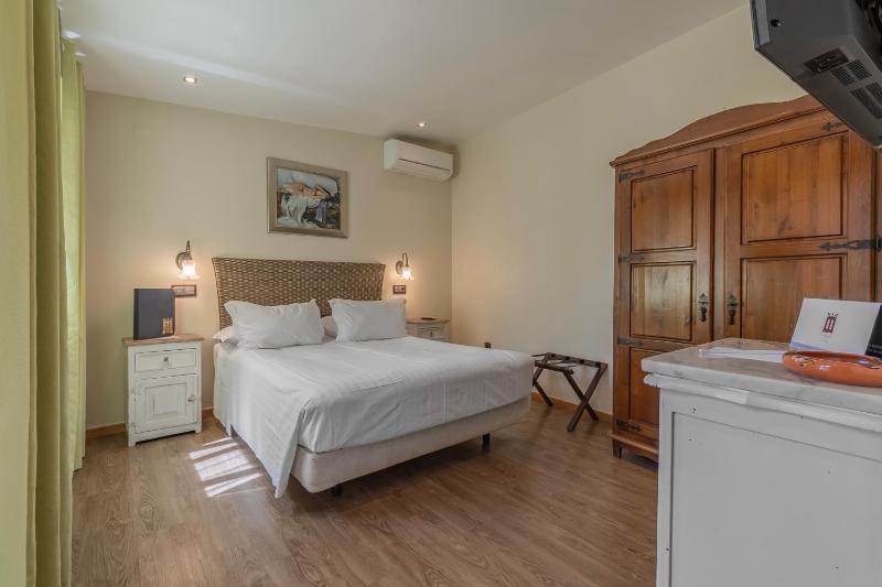 Double Room image 1