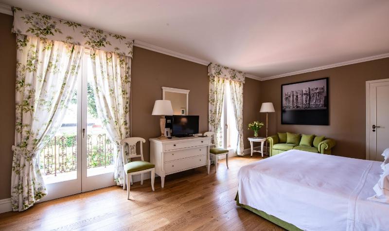 Junior Suite with Garden View image 3