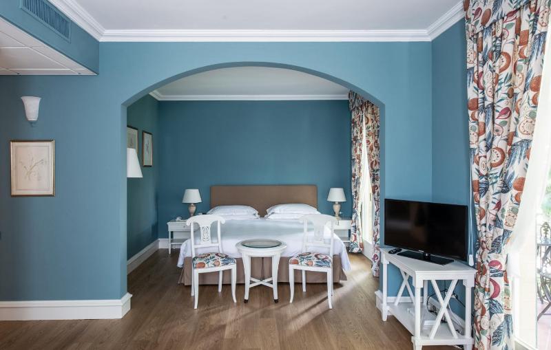Junior Suite with Balcony image 1