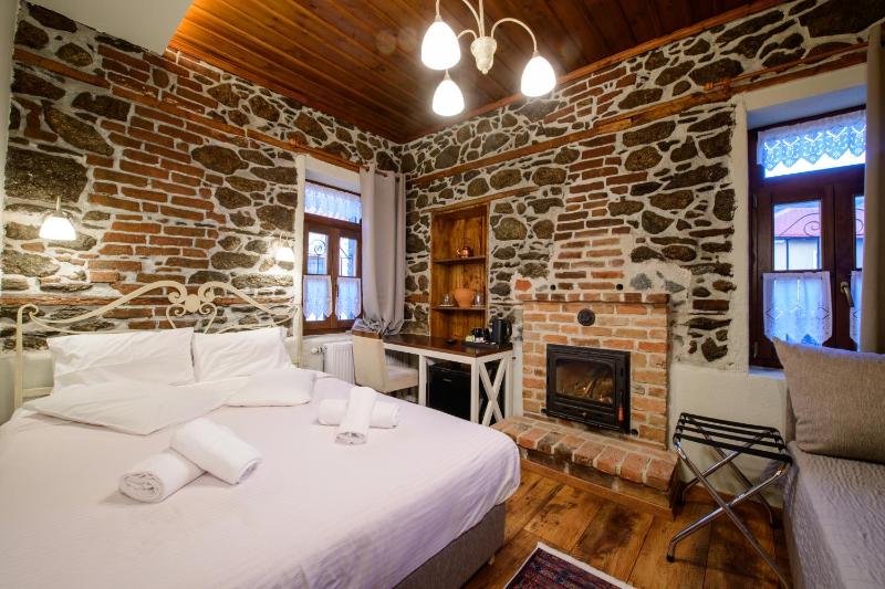 Triple Room with Fireplace image 3