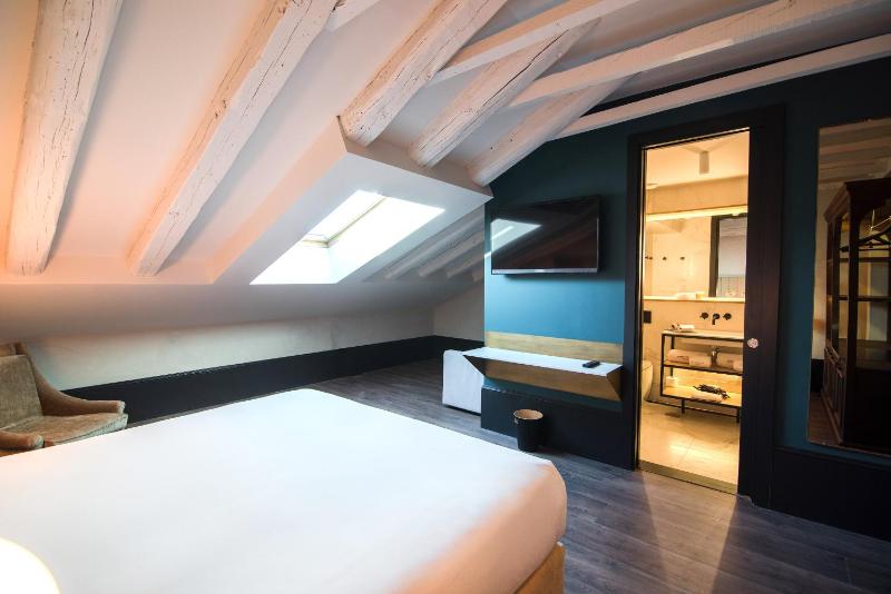 Triple Room image 2