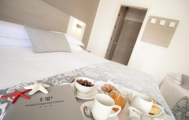 Triple Room with Partial Sea View image 2