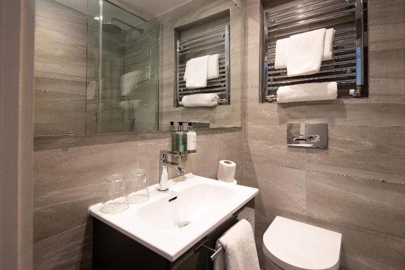 Double Room image 4