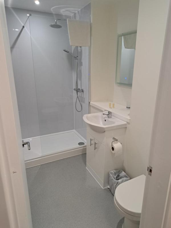 Double Room image 3