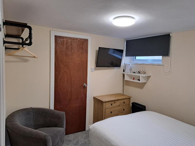 Single Room image 3