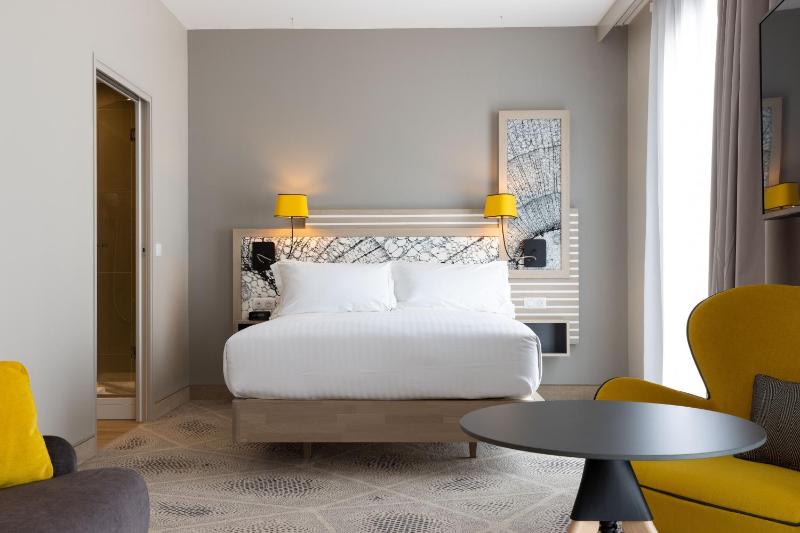 Queen Room with Sofa Bed image 1
