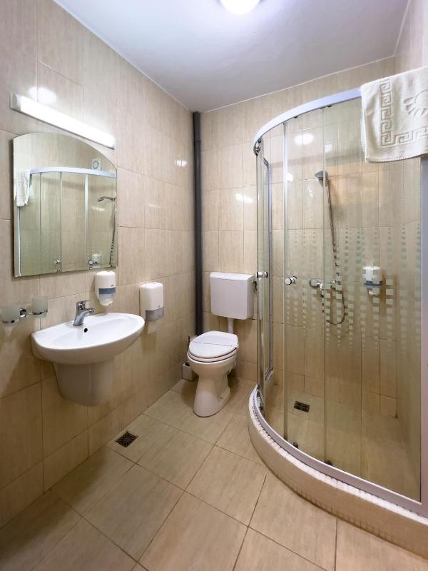 Deluxe Triple Room image 2