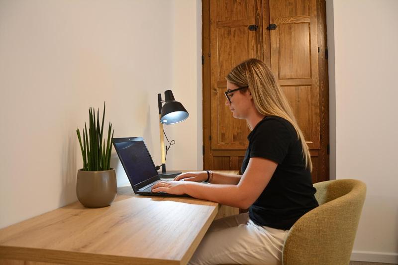Twin Room with Private Bathroom image 3
