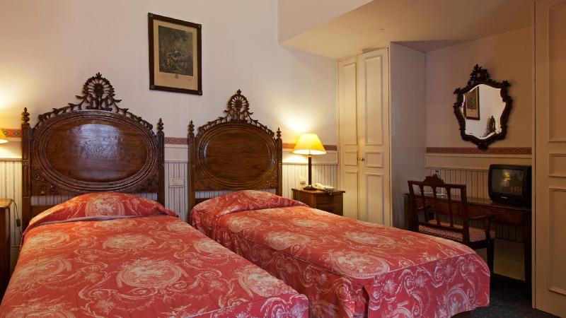 Superior Double or Twin Room with Extra Bed image 3