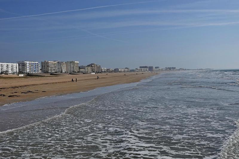 400m de la plage appartement avec piscine - image 10