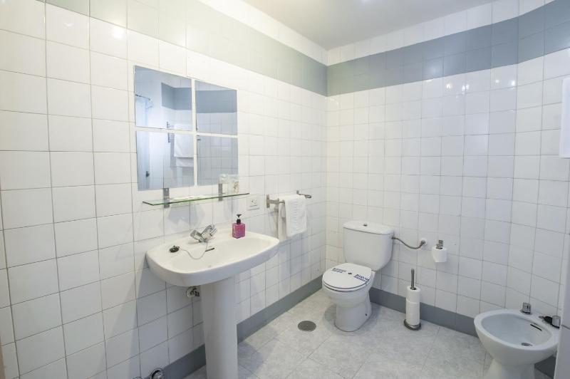 Double or Twin Room image 4