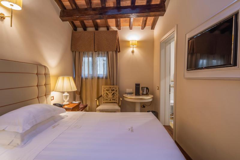 Basic Single Room image 3