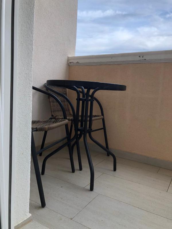 One-Bedroom Apartment image 2