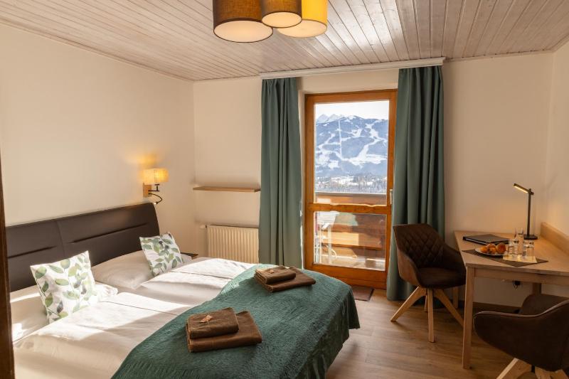 Double Room with Garden View image 4