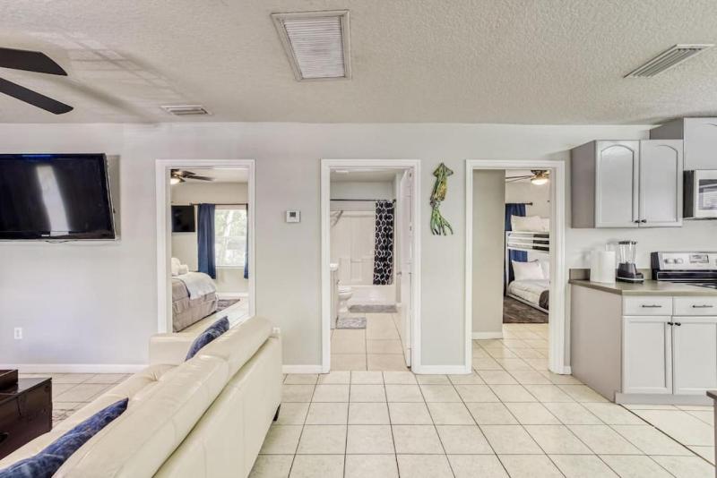 Lush Designer Home - Near The Heart Of Ybor City - image 10