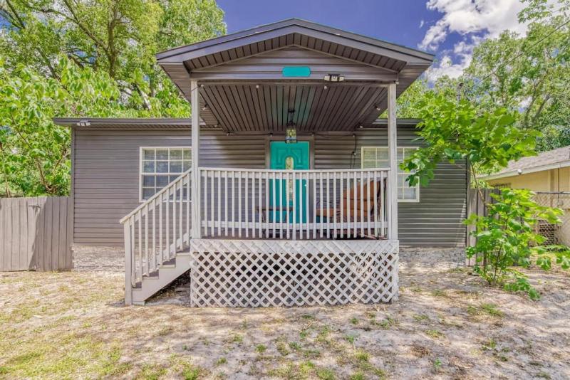 Lush Designer Home - Near The Heart Of Ybor City - image 3